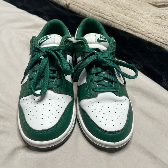 Nike Classic Green and White Dunks - Picture 1 of 4
